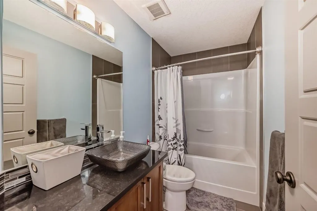 168 kinniburgh Circle