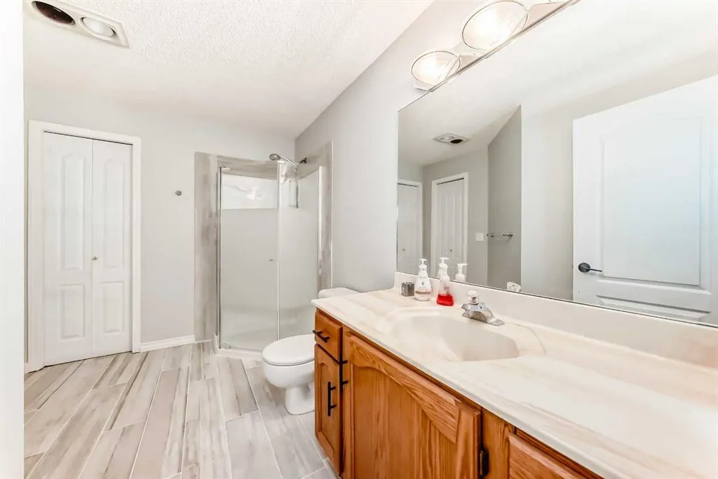 296 Lakeside Greens Crescent