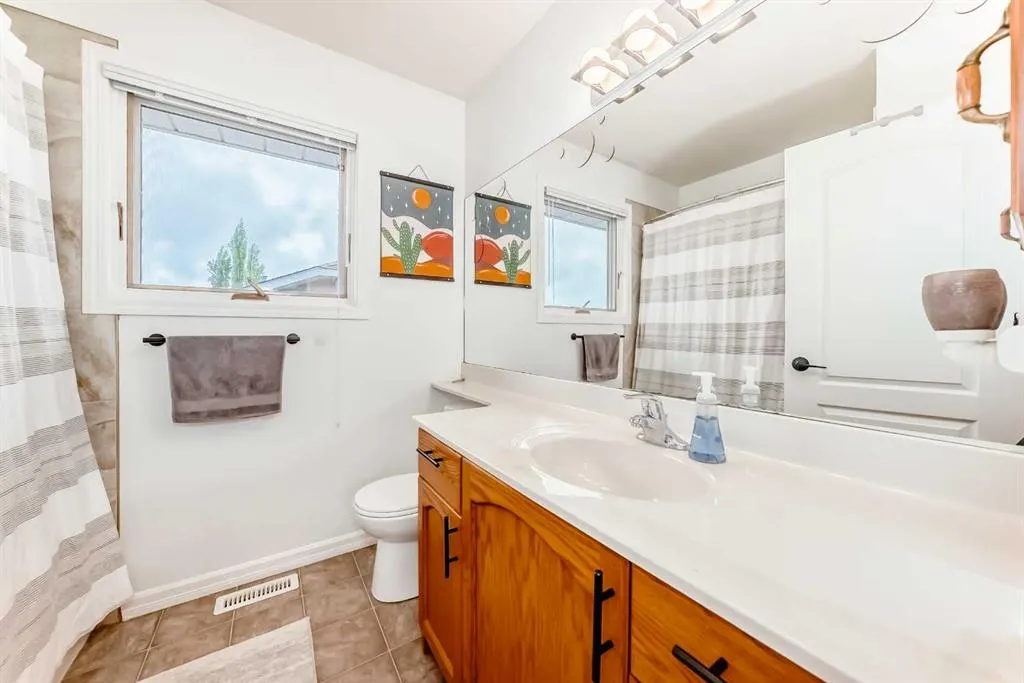296 Lakeside Greens Crescent
