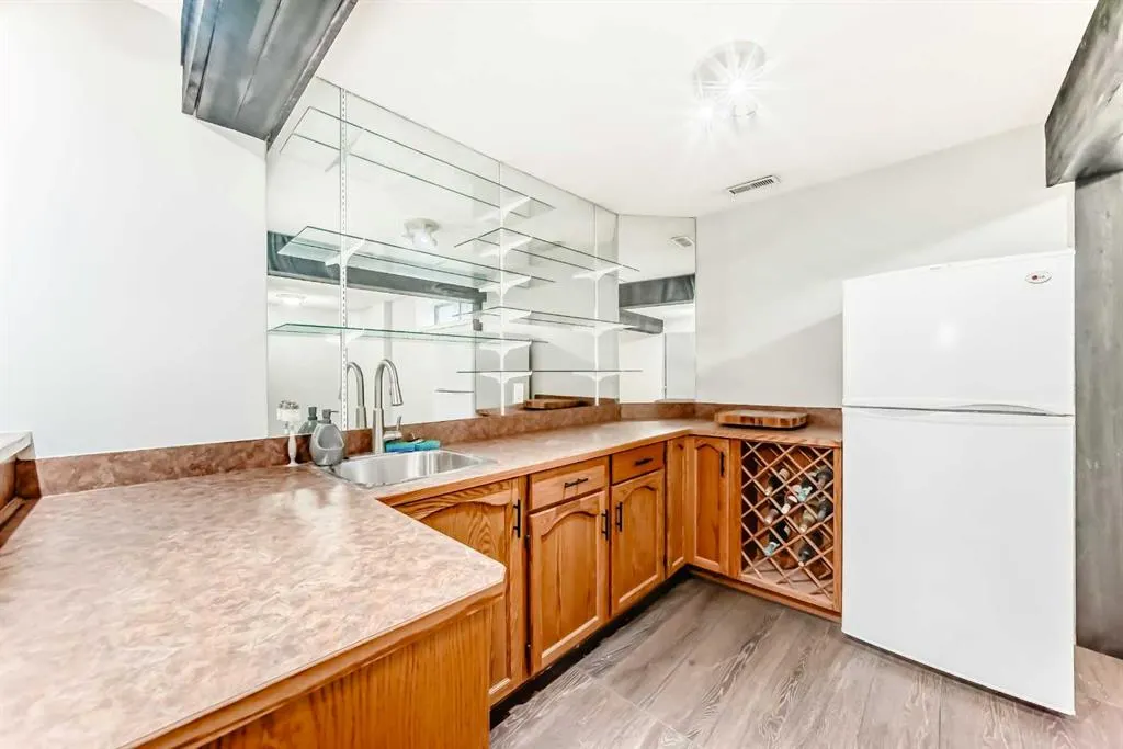 296 Lakeside Greens Crescent