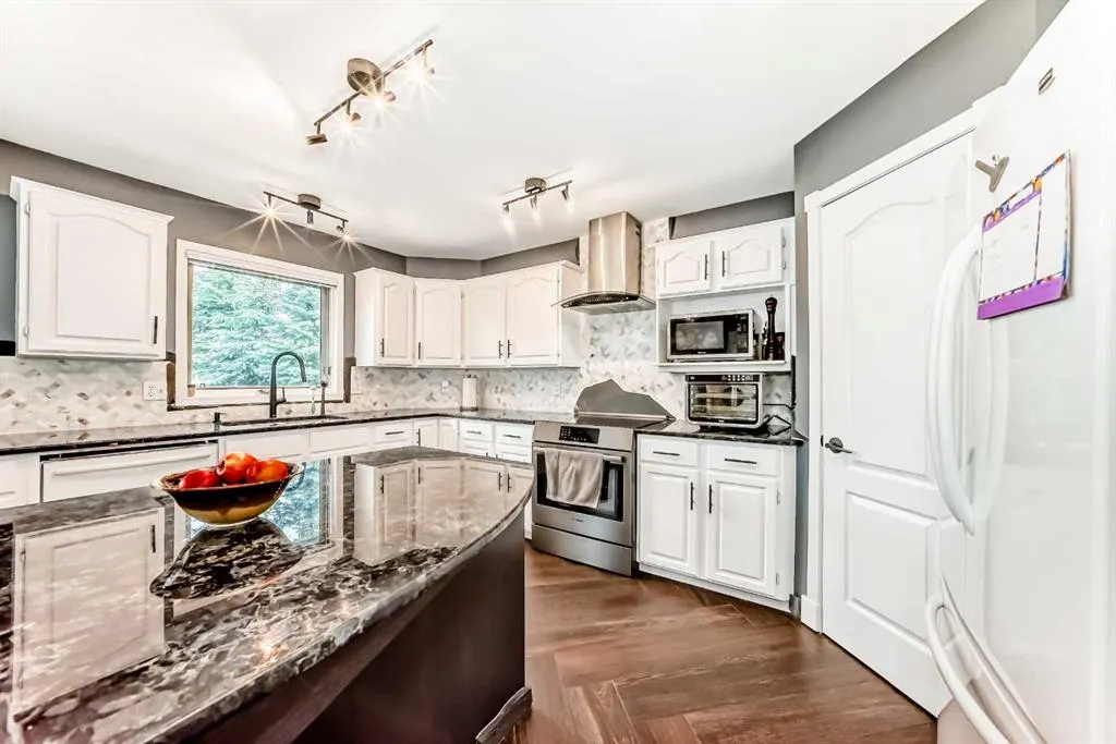 296 Lakeside Greens Crescent
