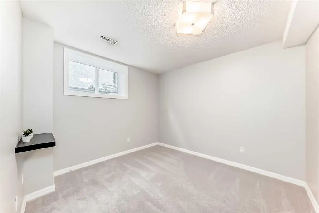 296 Lakeside Greens Crescent