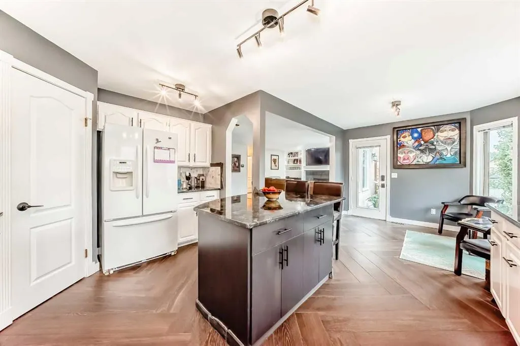 296 Lakeside Greens Crescent