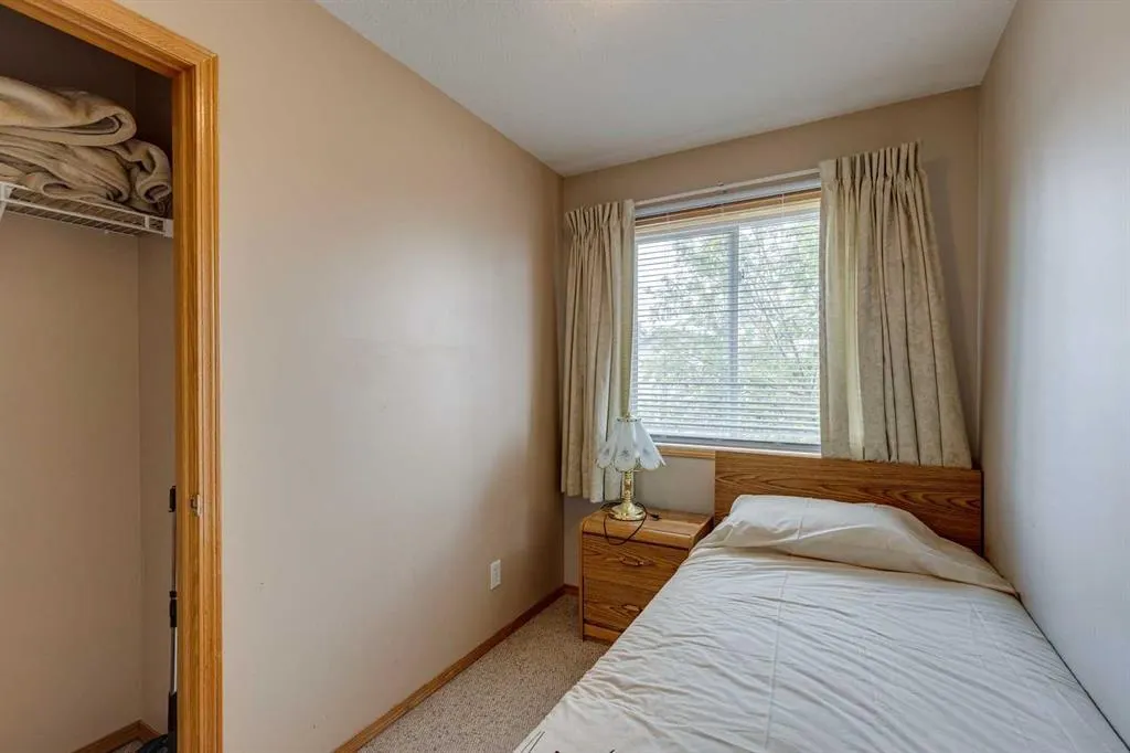 1656 Strathcona Gate