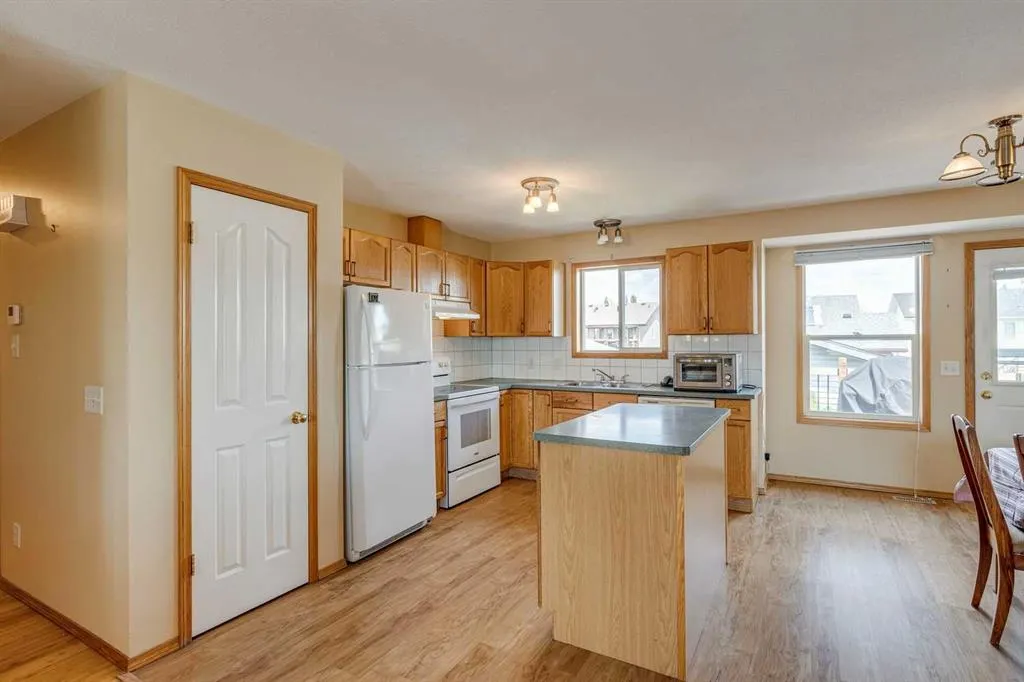 1656 Strathcona Gate