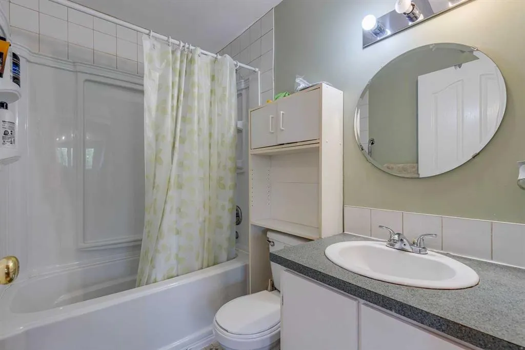 1656 Strathcona Gate