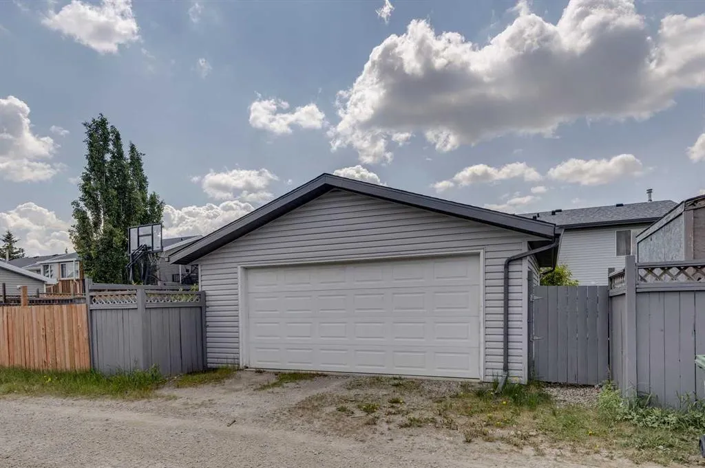 1656 Strathcona Gate