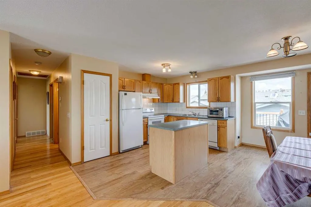 1656 Strathcona Gate