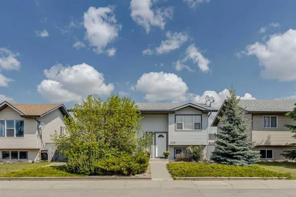 1656 Strathcona Gate