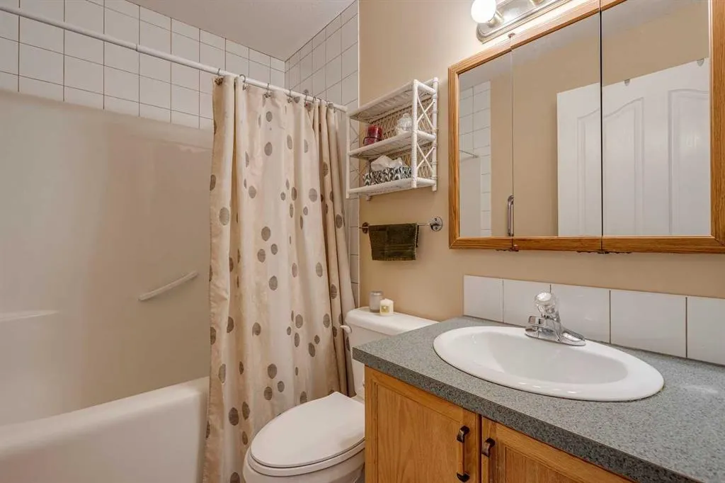 1656 Strathcona Gate