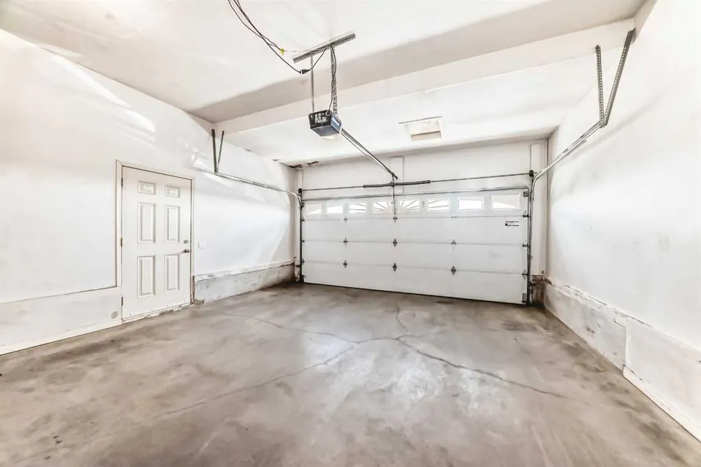 57 Taralake Manor NE
