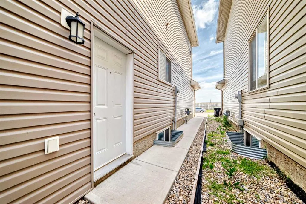 57 Taralake Manor NE