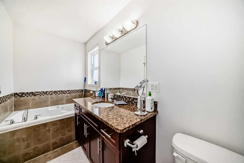 57 Taralake Manor NE