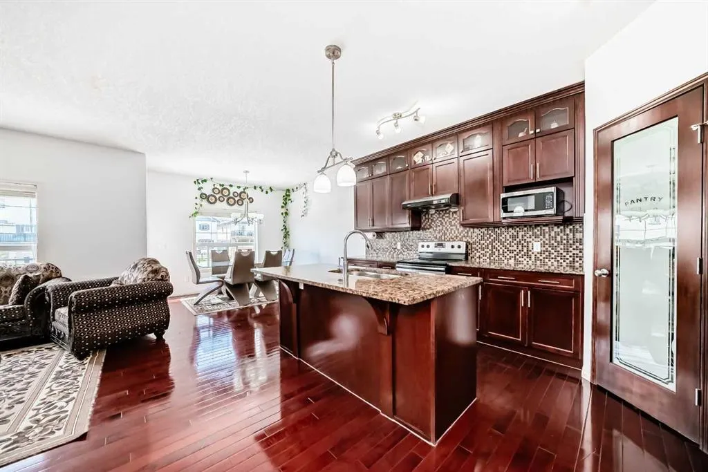 57 Taralake Manor NE