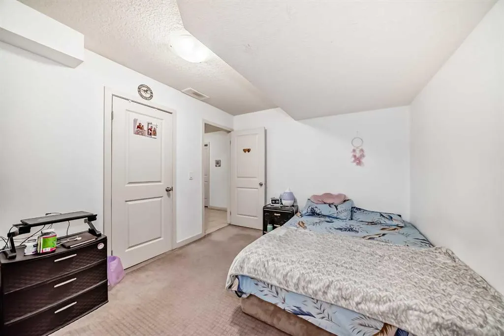 57 Taralake Manor NE