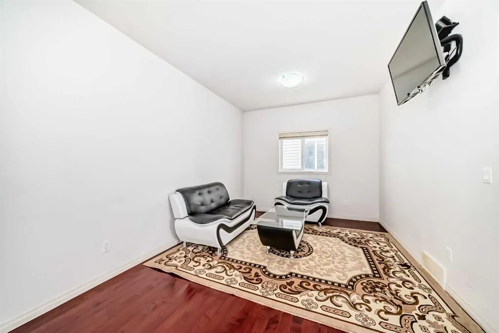 57 Taralake Manor NE