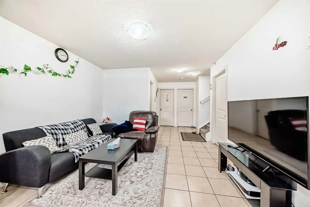 57 Taralake Manor NE