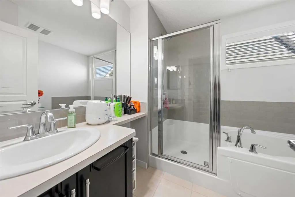28 Auburn Bay Drive SE