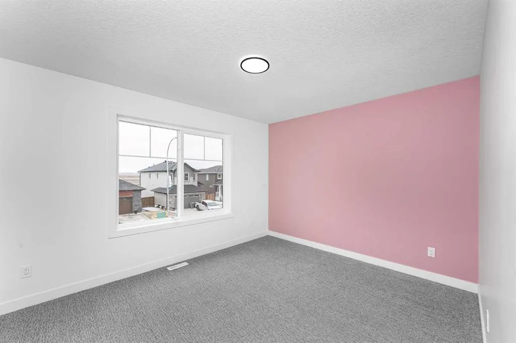 182 Lakewood Crescent