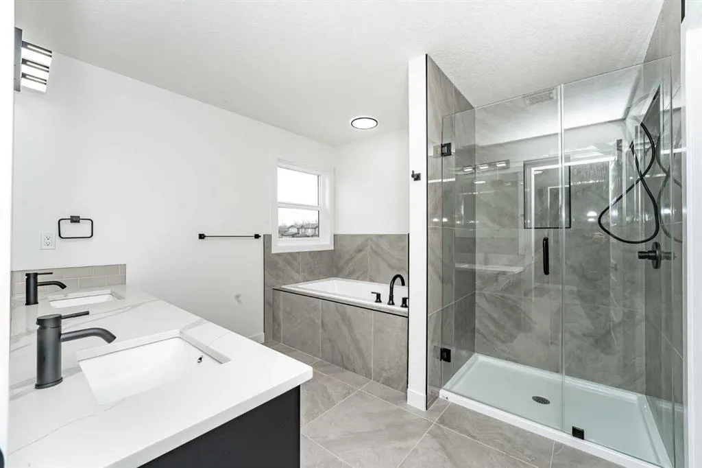182 Lakewood Crescent