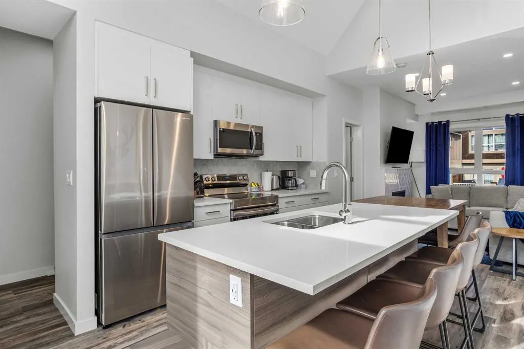 115 Kananaskis Way, #113