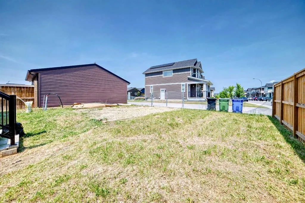 144 Evanscrest Park NW