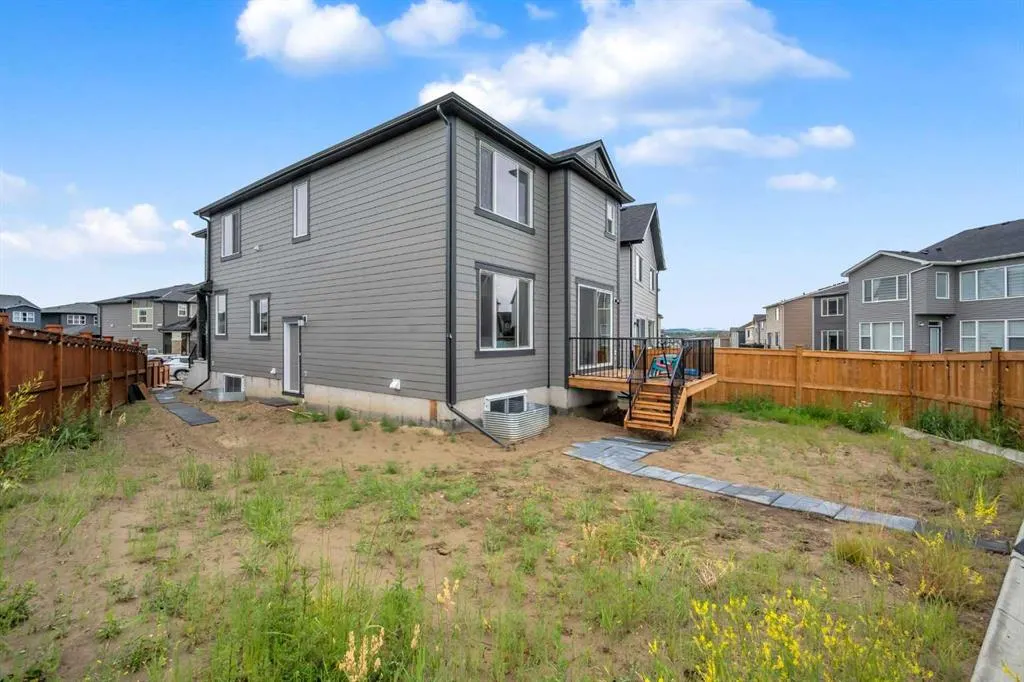 93 Legacy Reach Crescent SE
