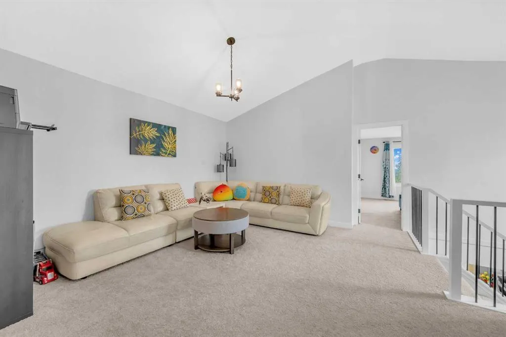 93 Legacy Reach Crescent SE