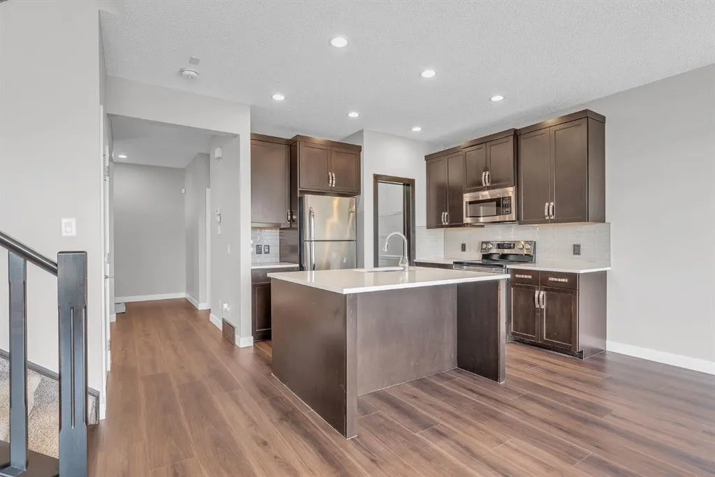 253 Panton Way NW