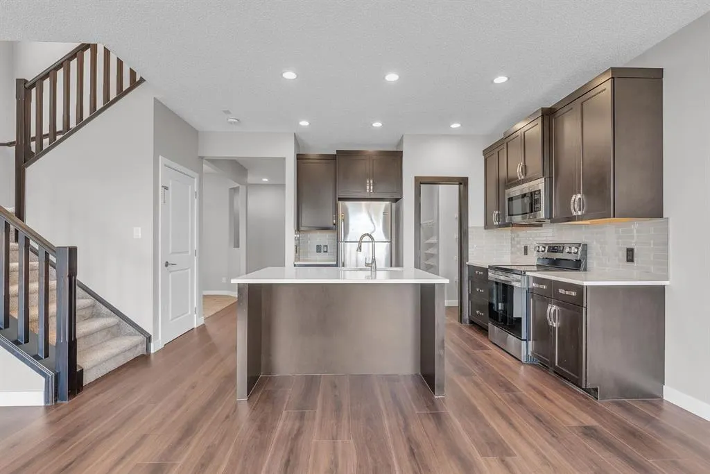 253 Panton Way NW