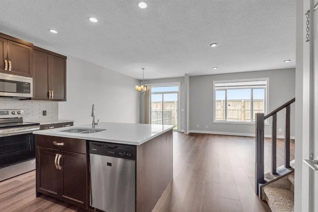 253 Panton Way NW