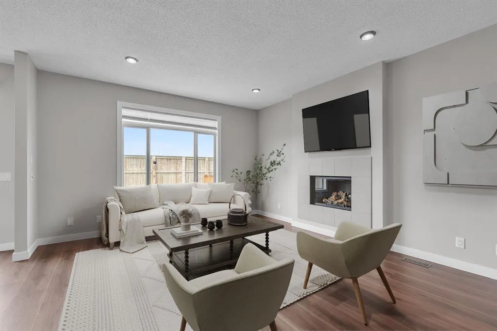 253 Panton Way NW