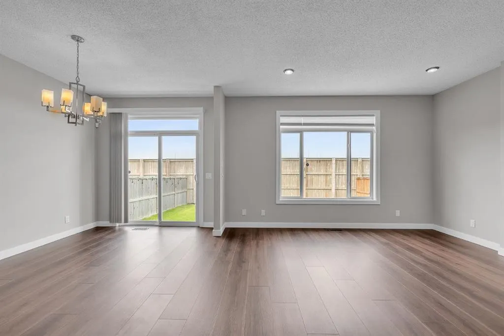 253 Panton Way NW