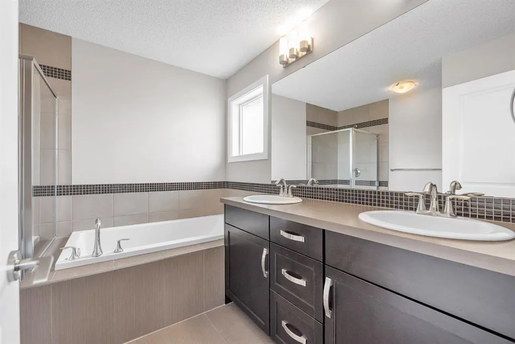 253 Panton Way NW