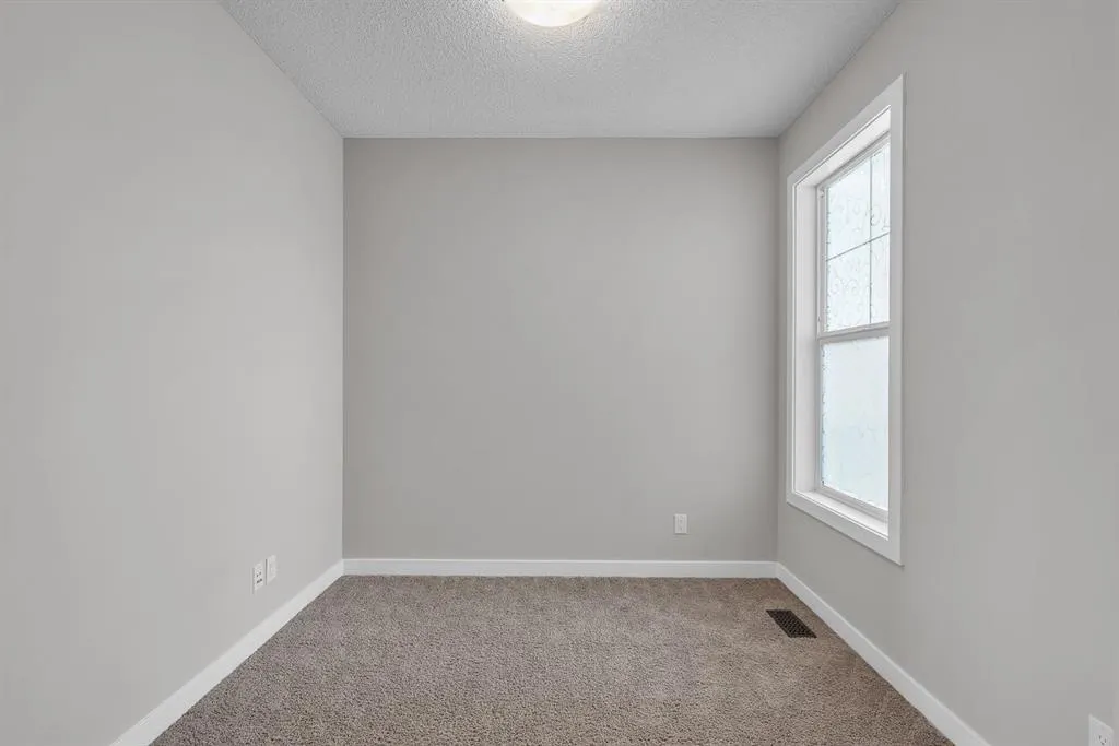 253 Panton Way NW