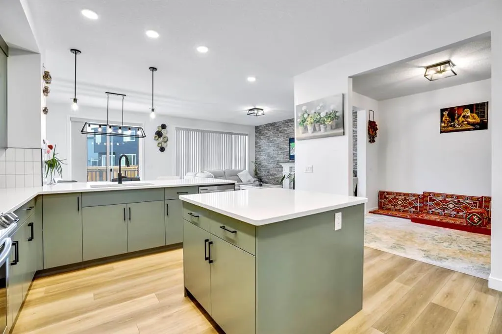 353 Walcrest View SE