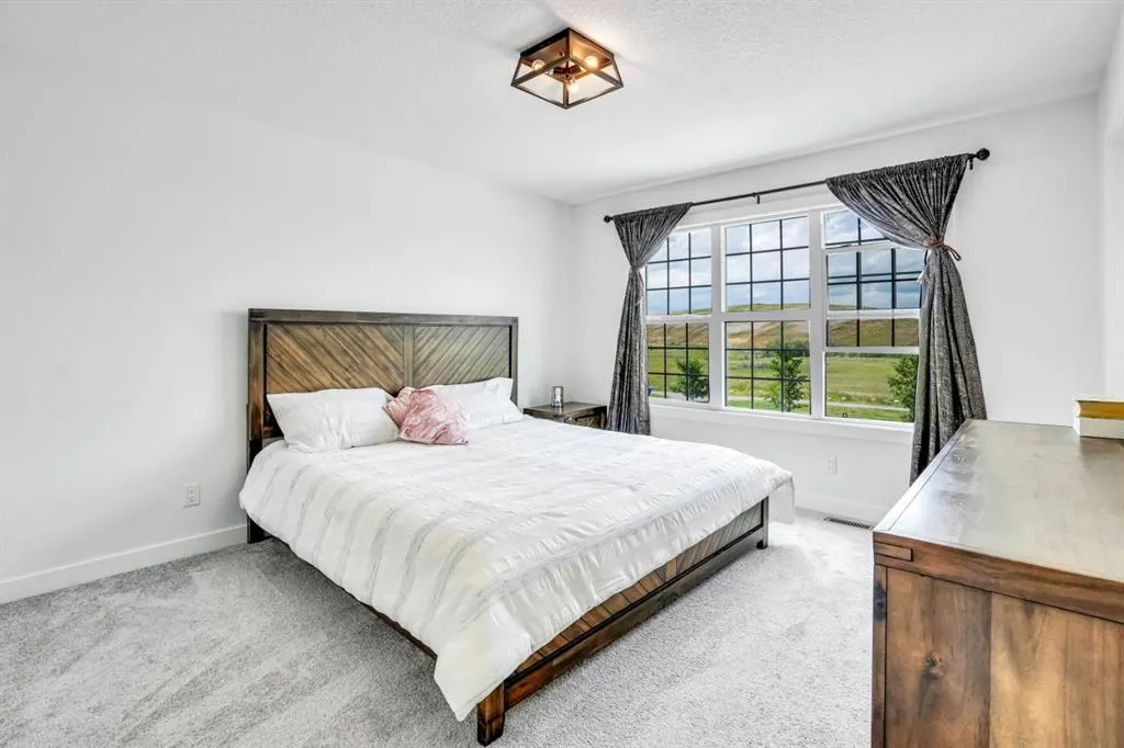 353 Walcrest View SE
