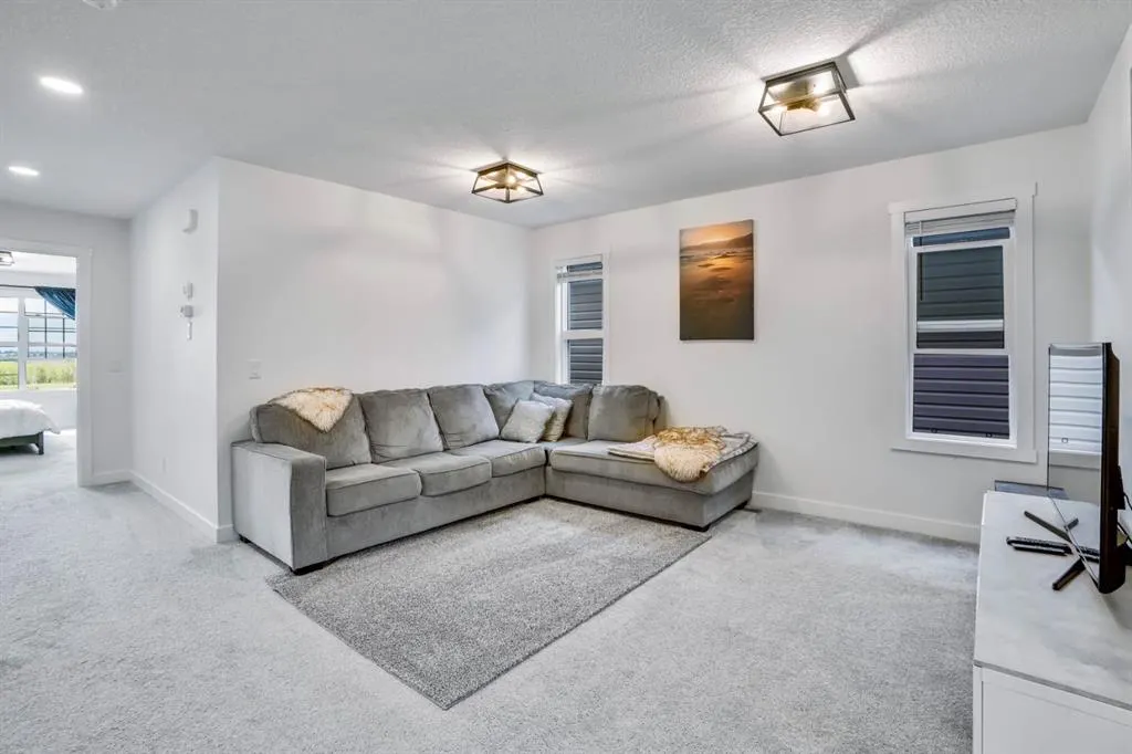 353 Walcrest View SE