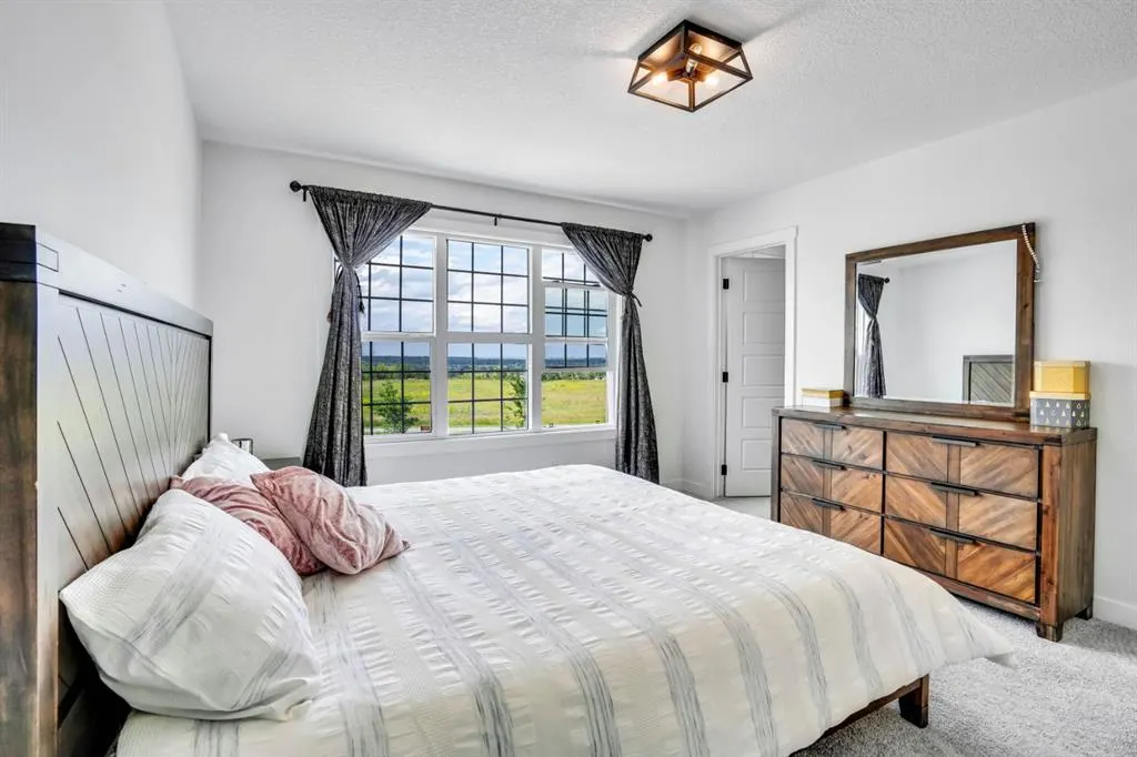 353 Walcrest View SE