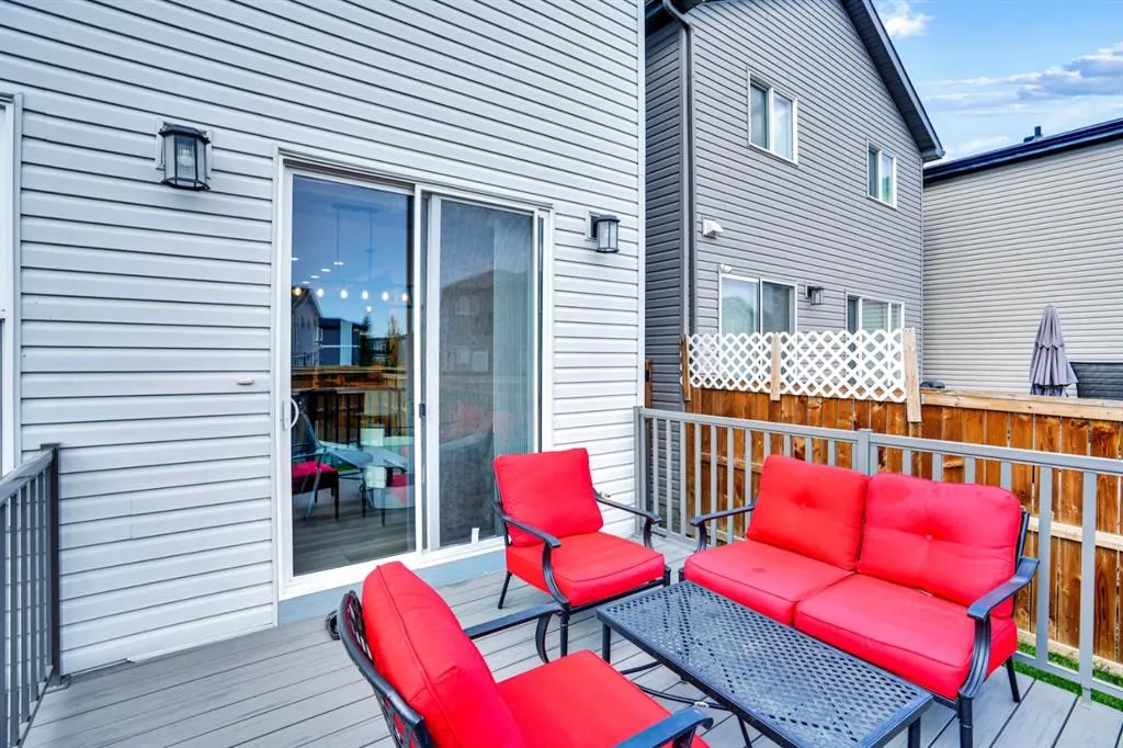 353 Walcrest View SE