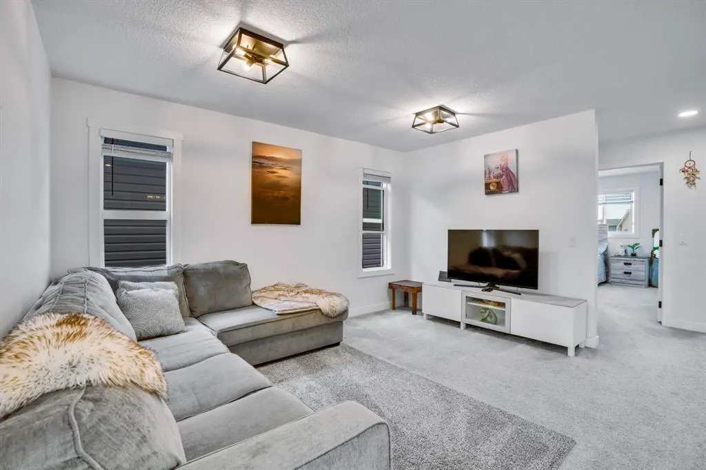 353 Walcrest View SE