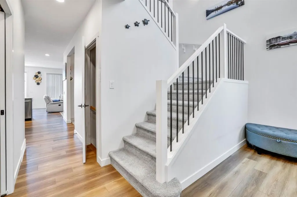 353 Walcrest View SE