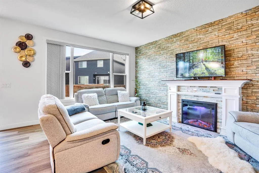 353 Walcrest View SE