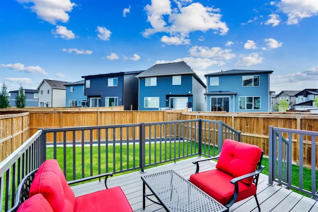 353 Walcrest View SE