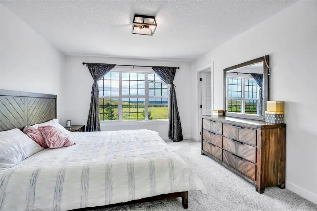 353 Walcrest View SE