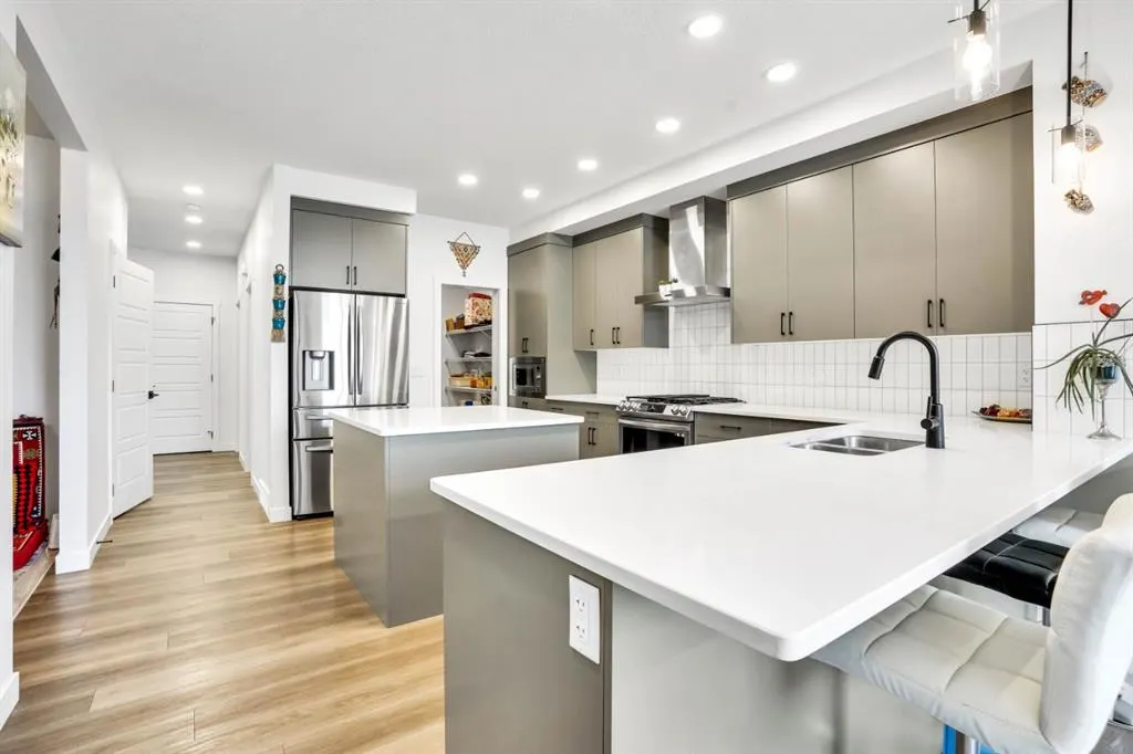 353 Walcrest View SE