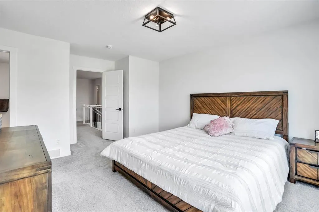 353 Walcrest View SE