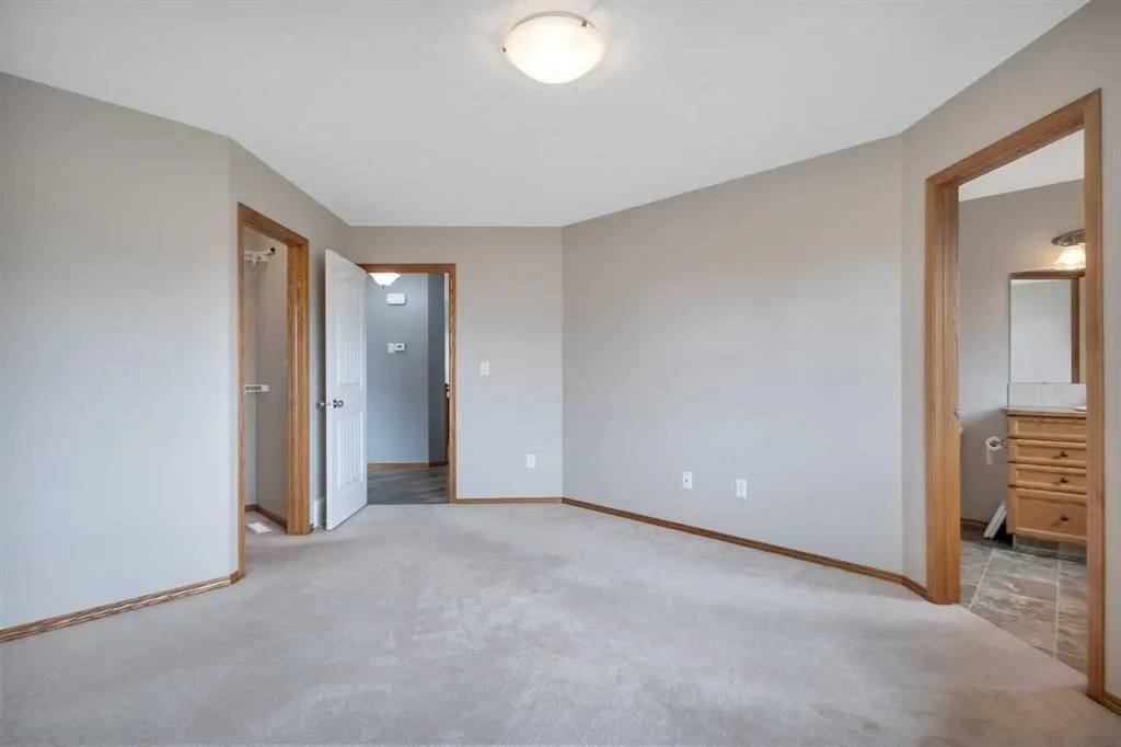 6407 60 Street Close