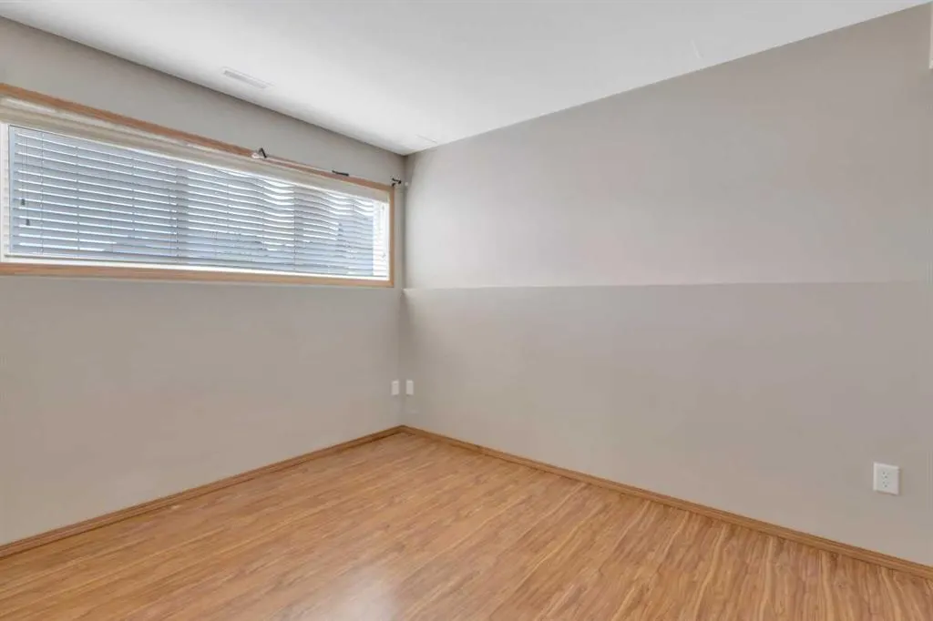 6407 60 Street Close