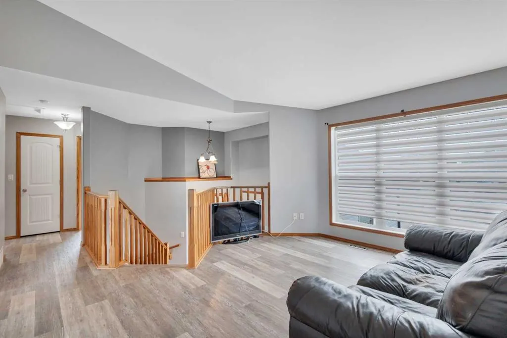 6407 60 Street Close